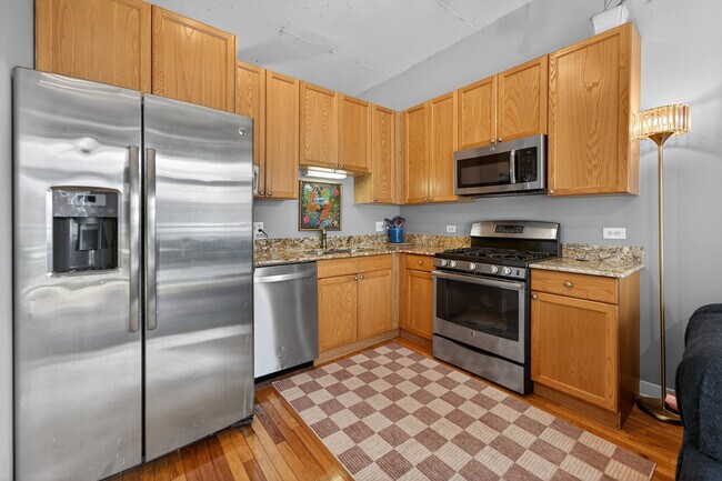 Photo - 910 W Madison St