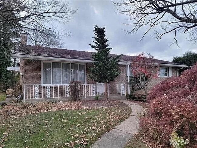 Building Photo - 116 S Jerome St Rental