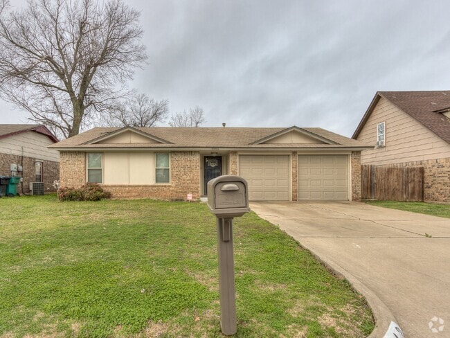 Building Photo - Super clean and updated! Rental