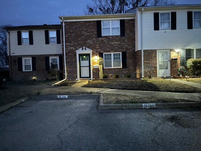 Photo - 834 N Grosvenor Ct