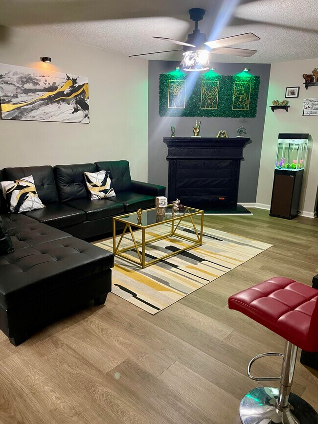 Photo - 6928 Mahonia Pl