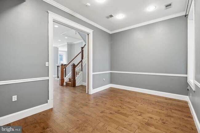 Photo - 58 Quincy Pl NE