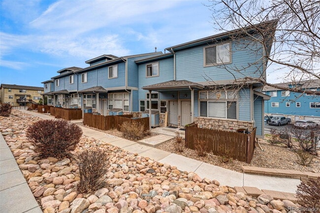 Building Photo - "Charming 2-Bed Townhouse Retreat with 2.5 Baths in Brighton!"