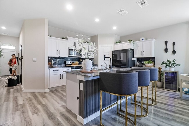 Photo - 6402 Oracle Dr