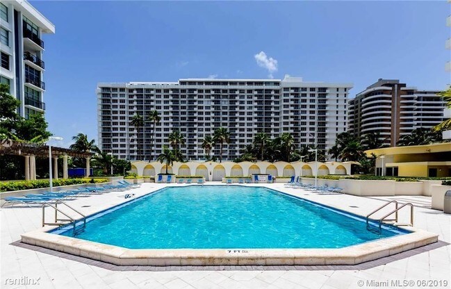 Photo - 2 br, 2 bath  - 5600 Collins Ave # 17 Unit # 17
