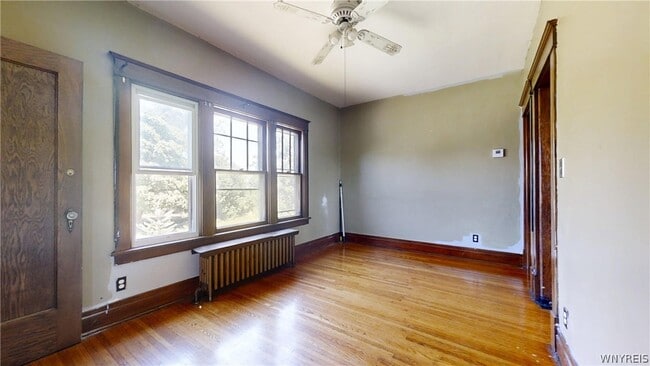 Photo - 425 Johnson St