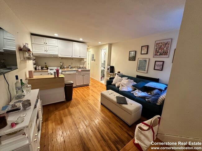 Building Photo - 28 Phillips St Unit M