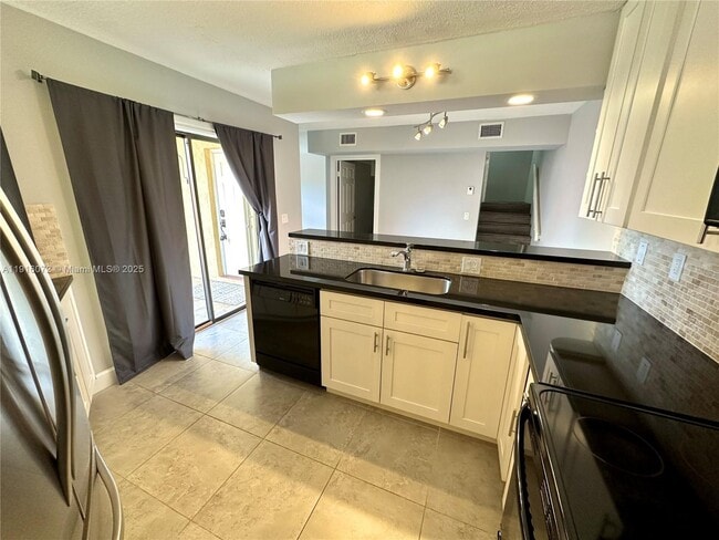 Photo - 22970 Oxford Pl