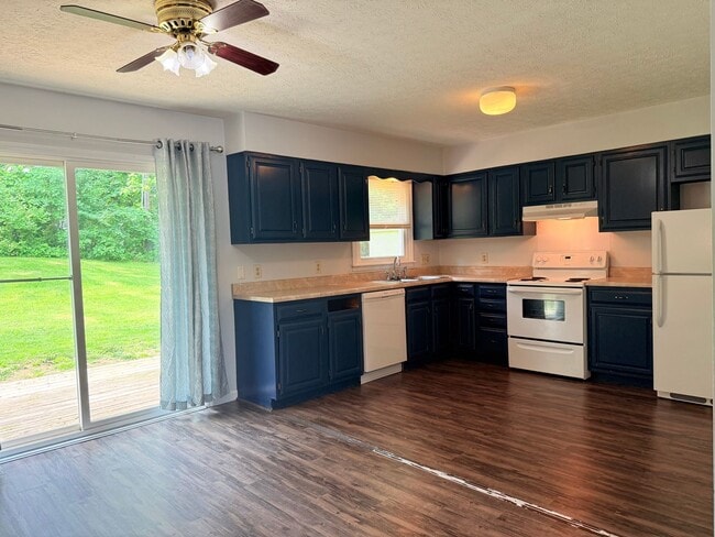 Photo - Charming Two-Story Retreat: Your Home Awaits in Bloomington!