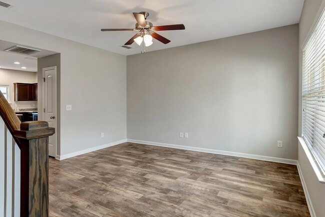 Photo - 1752 Sprucedale Dr