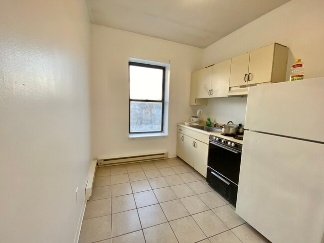 Building Photo - 247 Harvard St Unit 6R