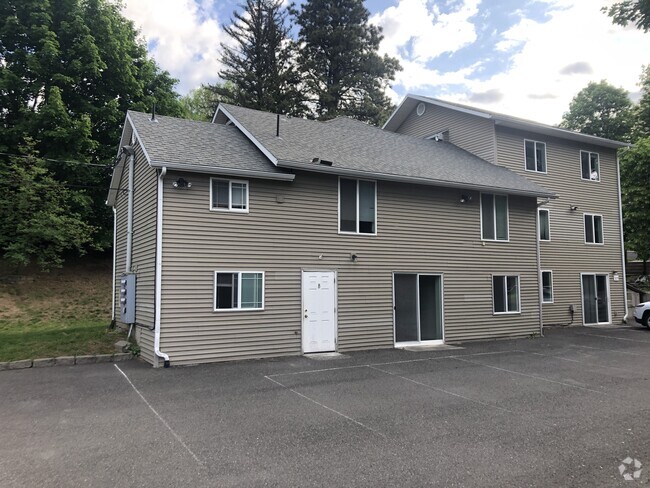 Building Photo - 1235 NE Lybecker Rd Rental