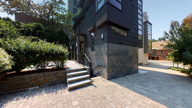 Photo - 138 Banks St