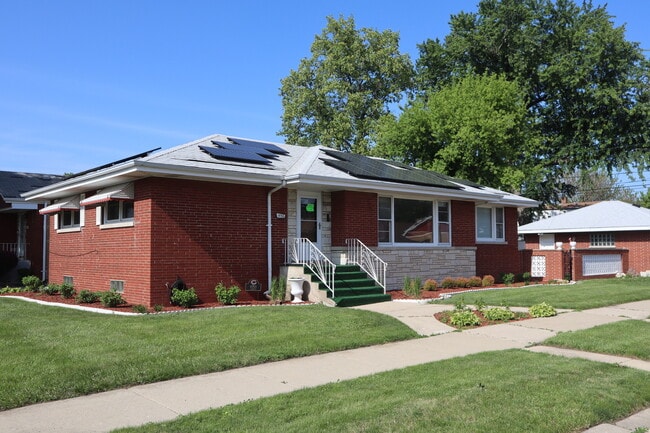 Photo - 8755 S Fairfield Ave