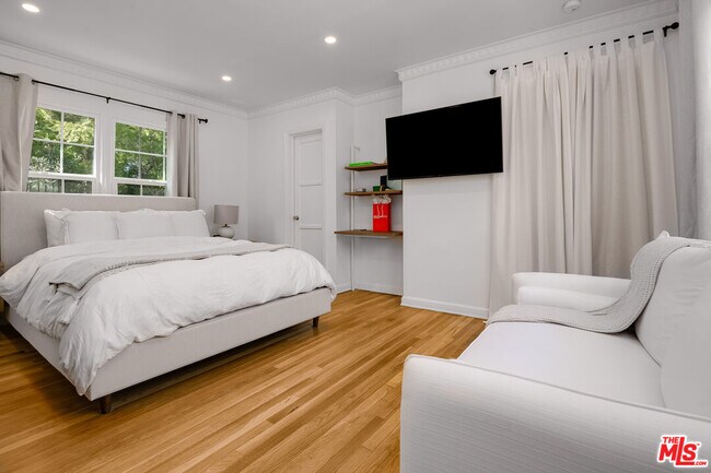 Building Photo - 407 Shirley Pl Unit 3/4