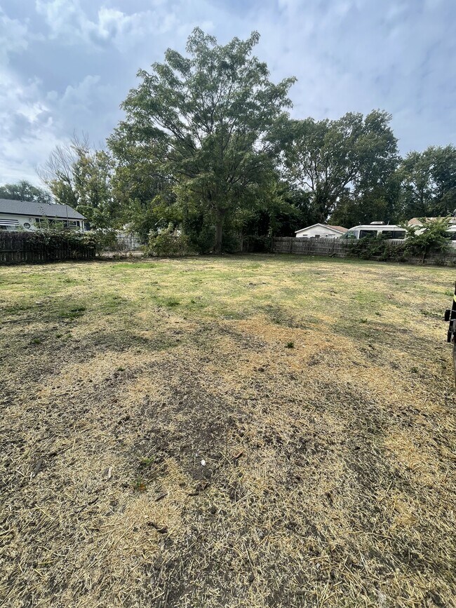 453 E Granger Ave