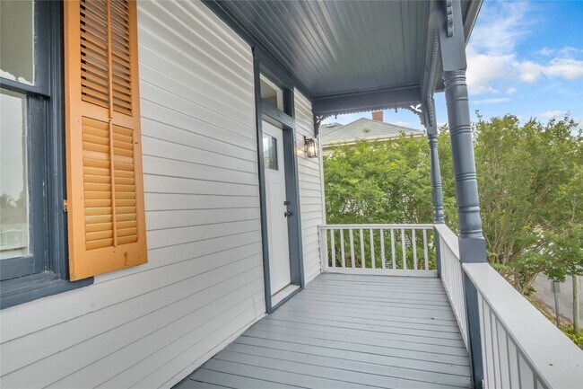 Building Photo - 614 11th St