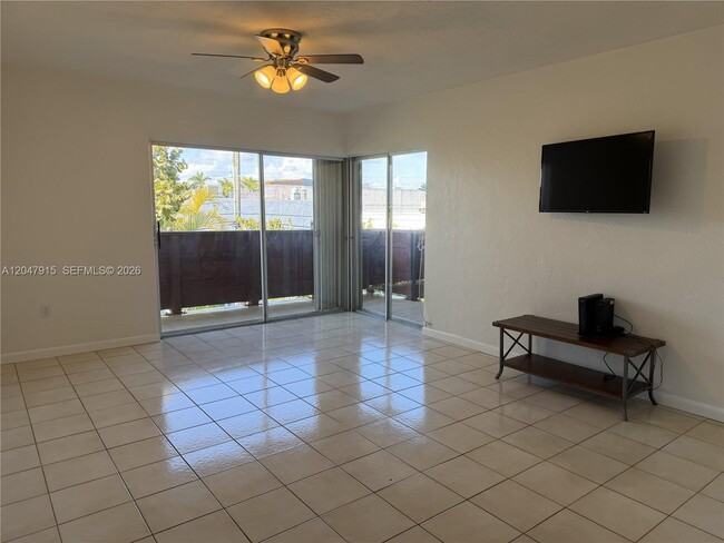 1205 Mariposa Ave Unit 413