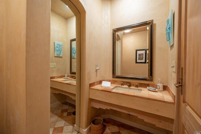 Photo - 245 Water St