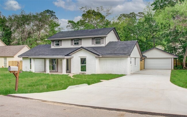Photo - 550 Roanoke Dr