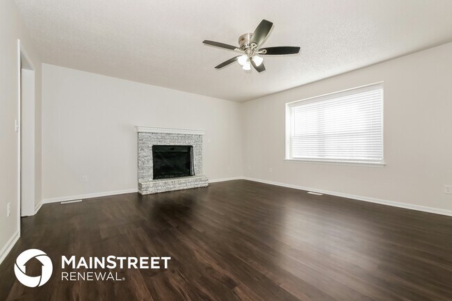 Photo - 902 SW Foxtail Dr