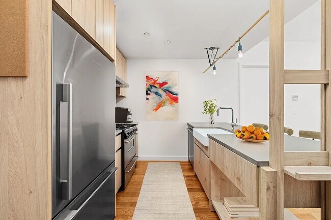 Photo - 123 Melrose St Unit 611