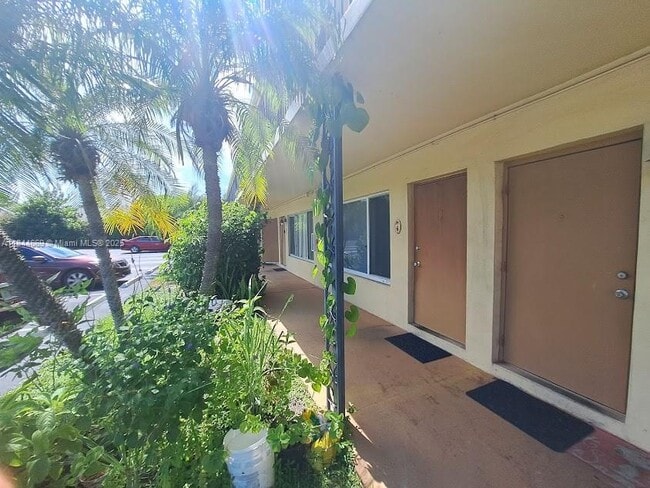 Building Photo - 2303 S Federal Hwy Unit 8 Rental