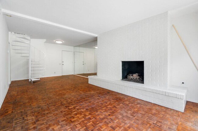 Photo - San Pedro Square - West Campus / Shoal Cre...