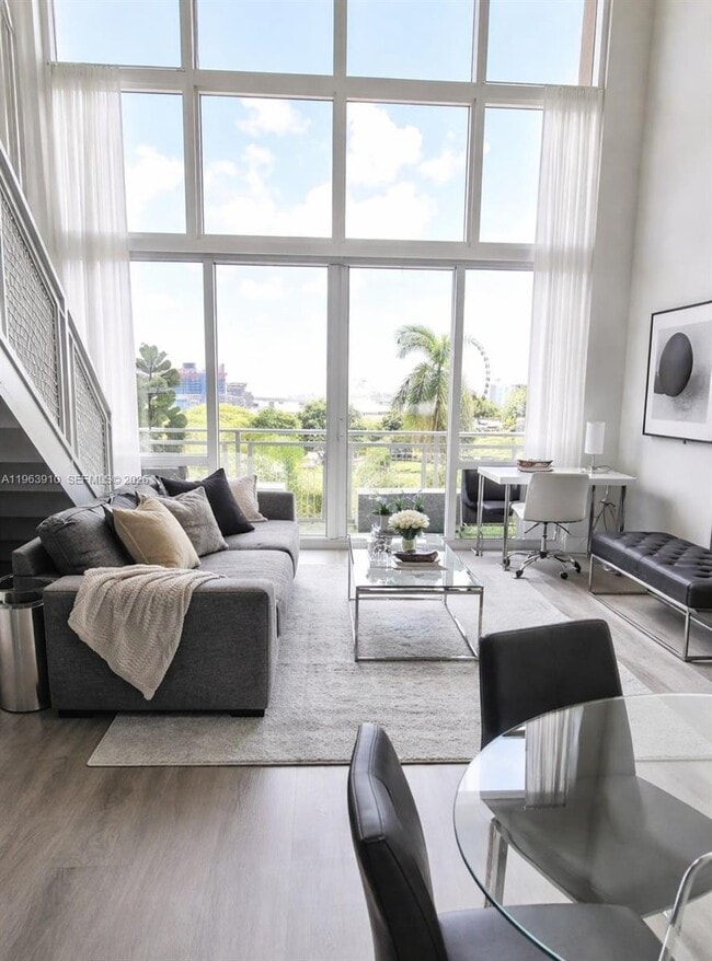 Building Photo - 253 NE 2nd St Unit 433