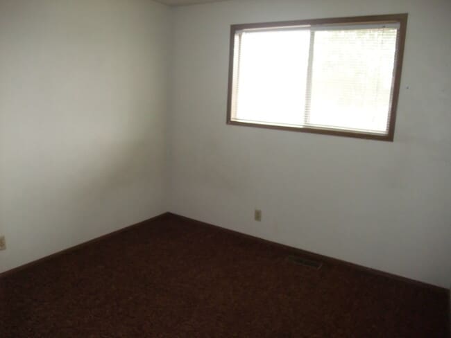 Photo - 2 Bedroom 1  1/2 Bath Unit Of  Duplex With A Garage In Albany