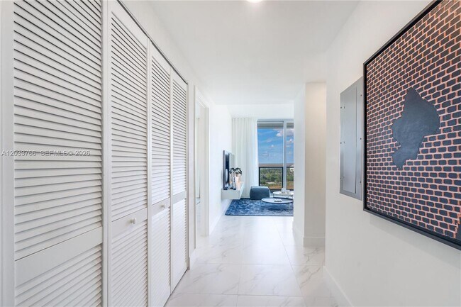 Photo - 2000 Metropica Wy Unit 1810