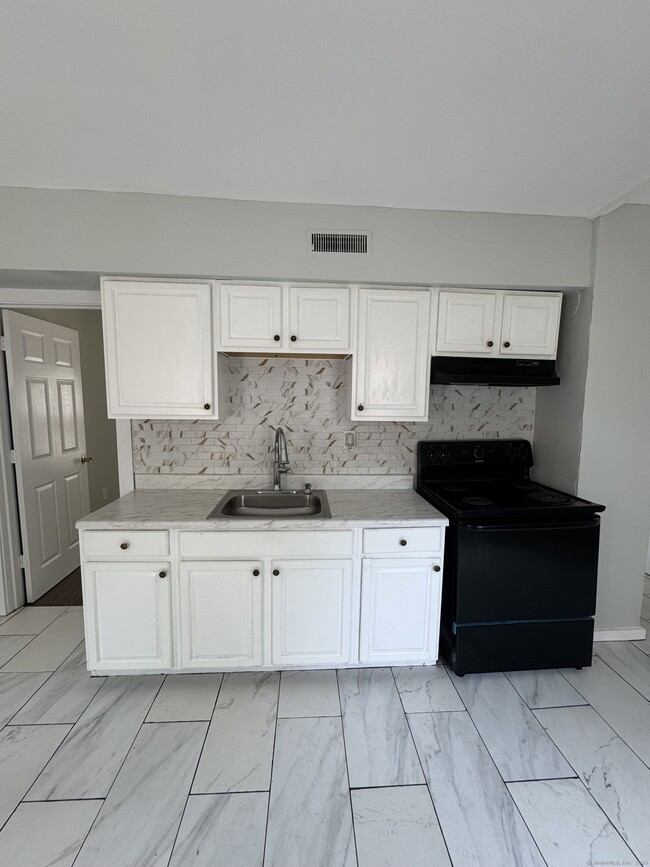 Building Photo - 151 West St Unit 2 Rental