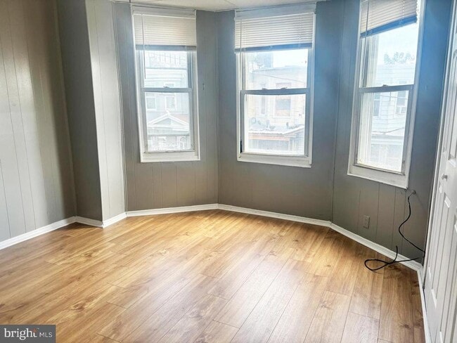 Photo - 3342 Malta St