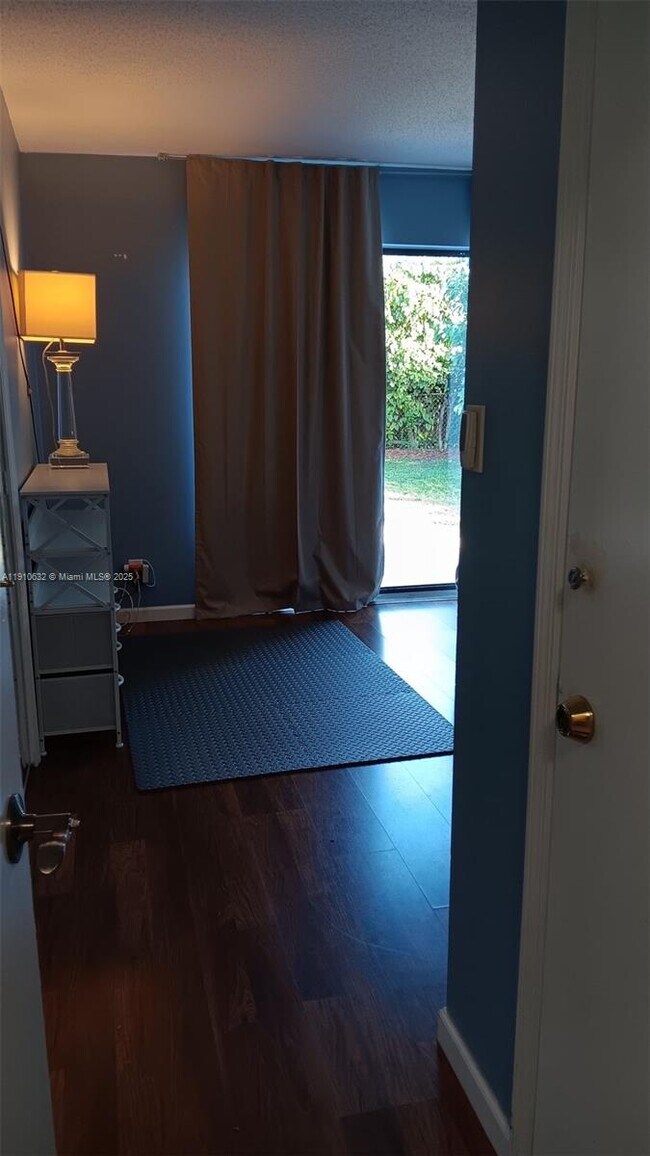 Photo - 2560 SW 11th St Unidad 1