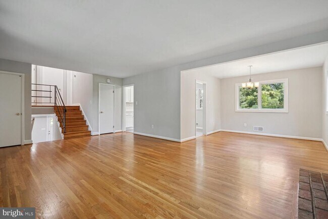 1633 Warner Ave