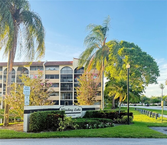 Photo - 10016 Winding Lake Rd Unidad 202