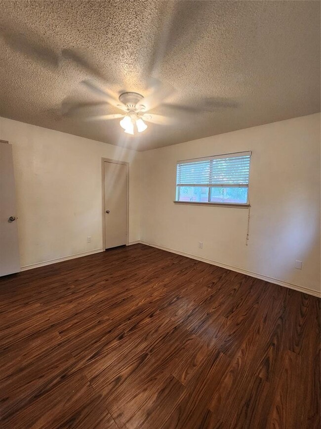 Photo - 2900 Lovell Dr