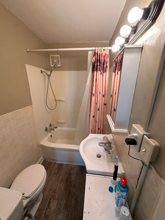 Photo - 1749 Wordsworth Ave Unit 2