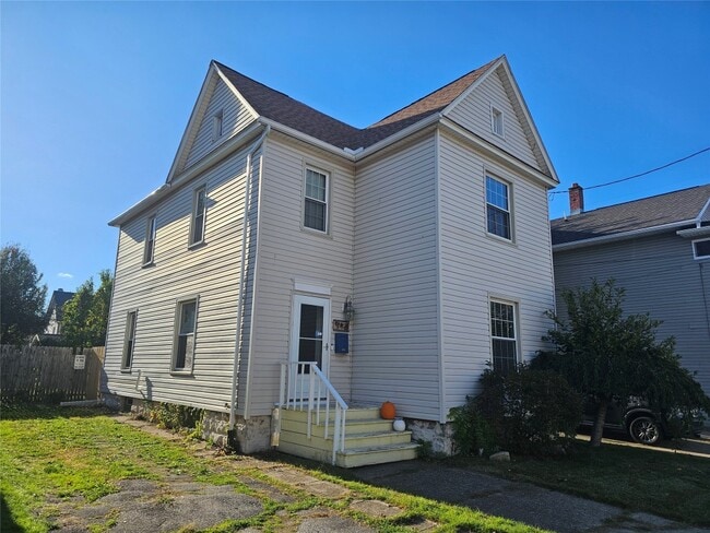 Photo - 406 Cascade St