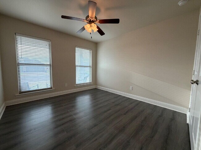 Photo - 9706 Ross Avenue
