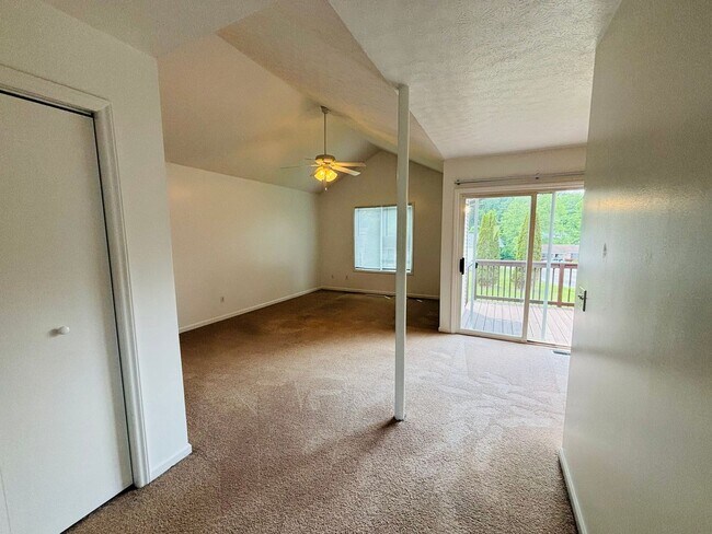 1425 Sandy Cir