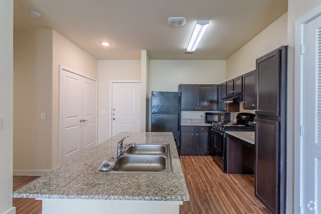 3BR, 2BA - 1050 SF (Unit C)