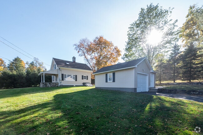 Building Photo - 92 Clapboard Ridge Rd Rental