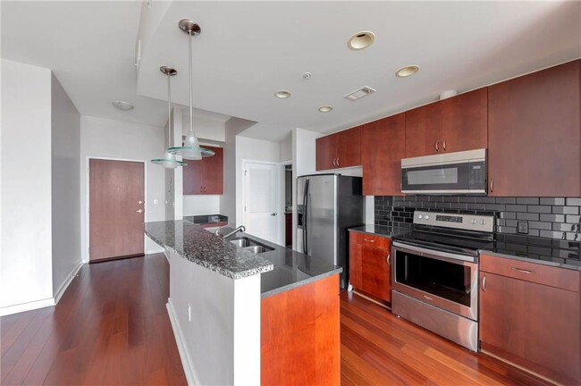 Photo - 400 W Peachtree St NW Condo Unit 3908