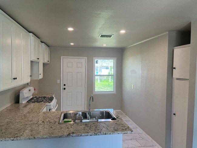 Photo - 727 E 33rd St N