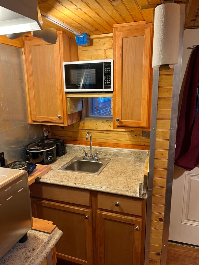 Photo - 142 Webster St NE Unidad Loft Bedrooms