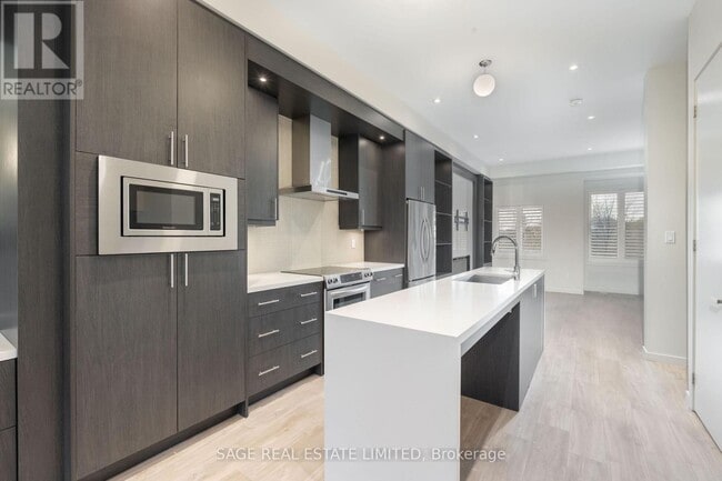 Photo - 222 Vellwood Common