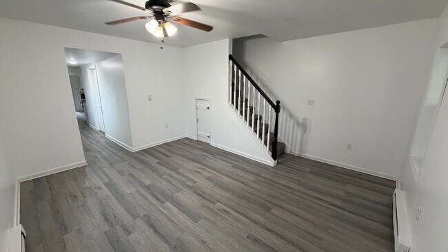 Photo - 55 Schoolhouse Ln
