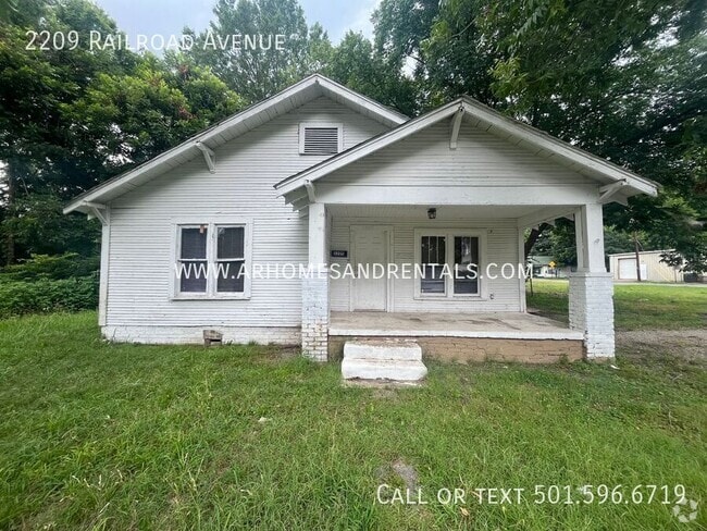 Building Photo - 2209 Railroad Ave Rental