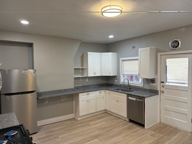 Photo - 226 W Sycamore St